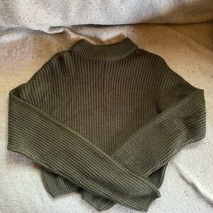 Divided Green Sweater with Knit Texture